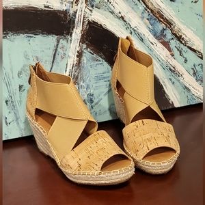 Gentle Souls Women  Tan Spadrilles Shoes Elastic Crossed Straps Size 6.5